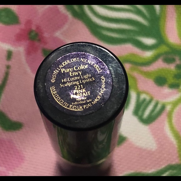 Lip stick,mascara, lip liner, night repair set - Picture 8 of 8